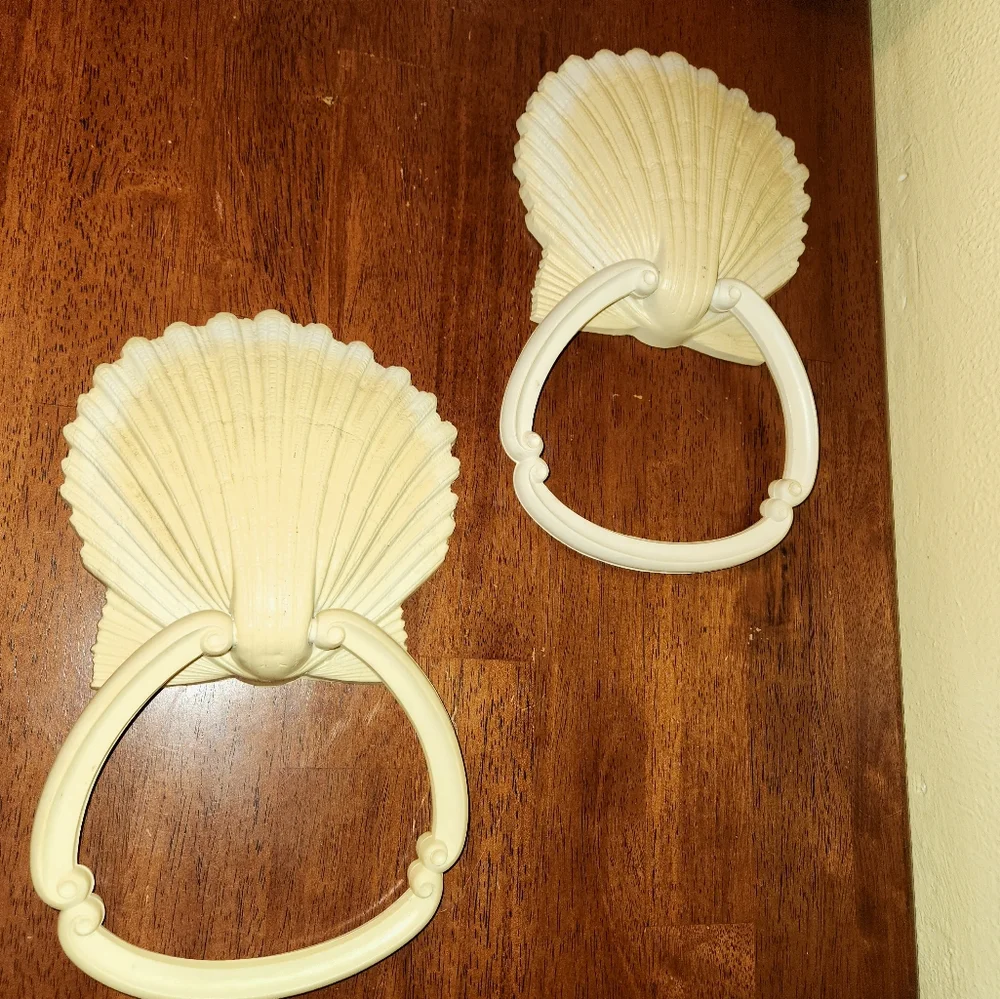 Vintage 1970s Plastic Wall Mounted Homco Sea Shell Towel Rings