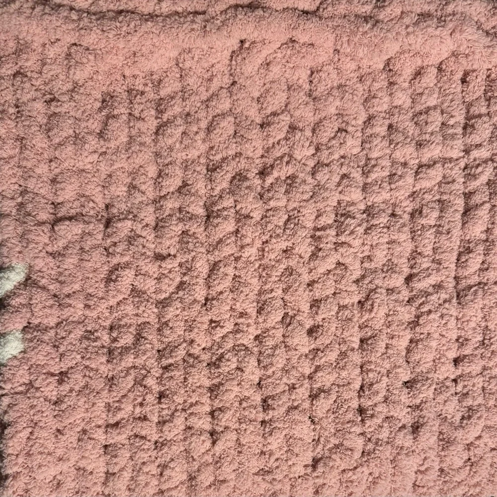 Hand knitting blankets , baby blanket’s dog beds , Cat beds and more