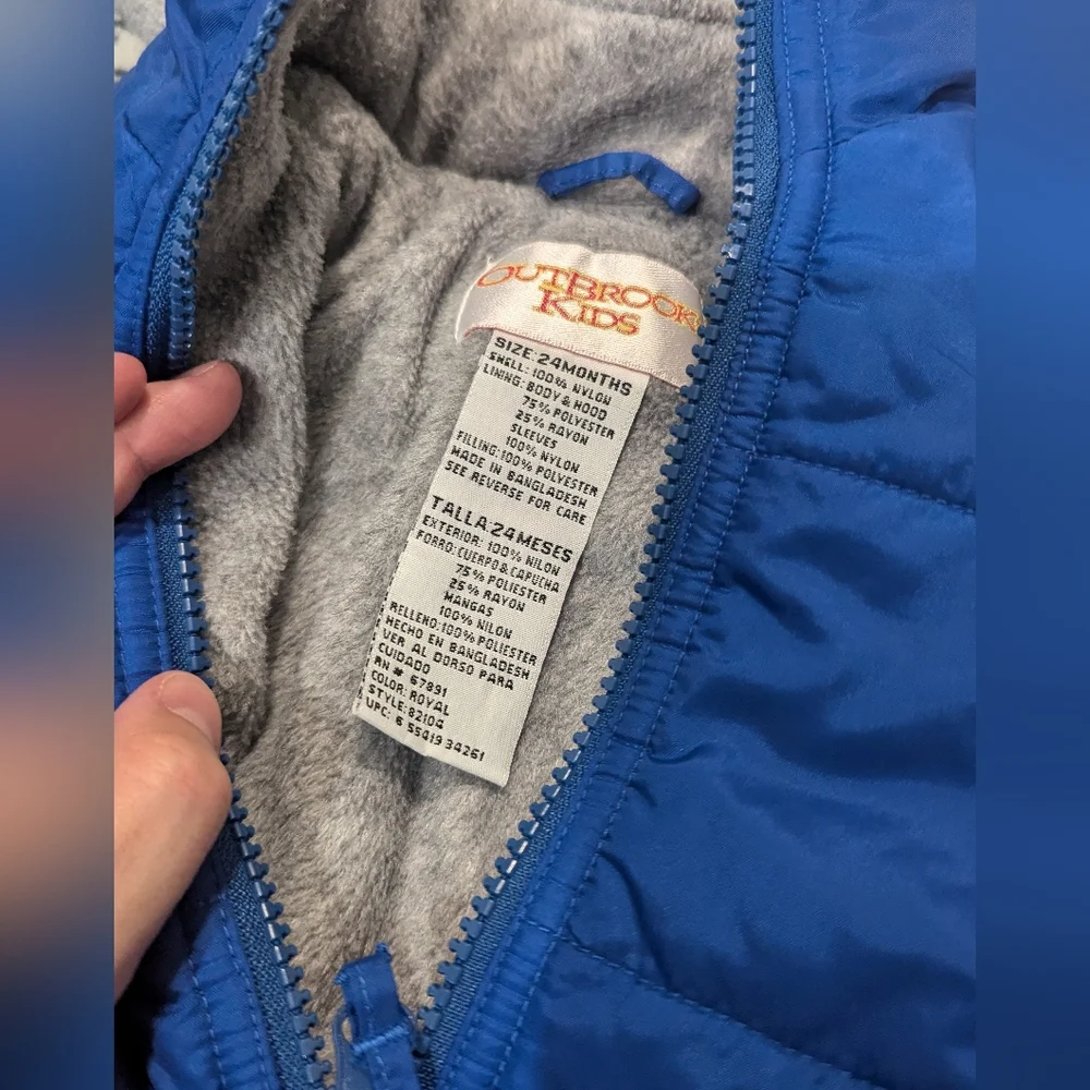24 Month Warm Winter Jacket! Detectable Hood And Has Pockets! Great Condition!