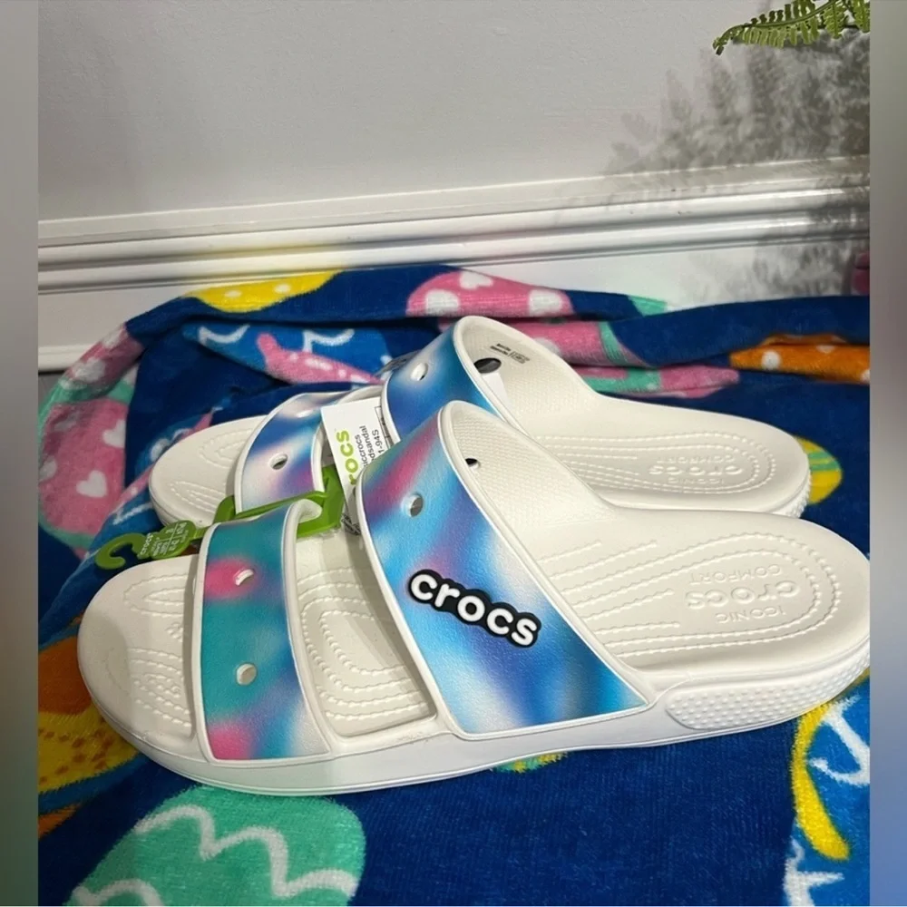 Crocs, Men’s Tie Dye Slides/Sandals. NWT