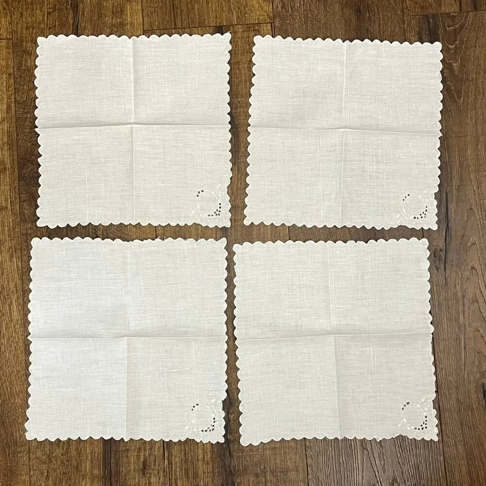 Vintage 4 White Linen Embroidered Cocktail Luncheon Napkins