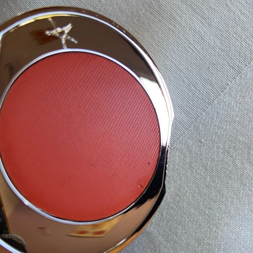 Charlotte undereye, conceals and smooths
