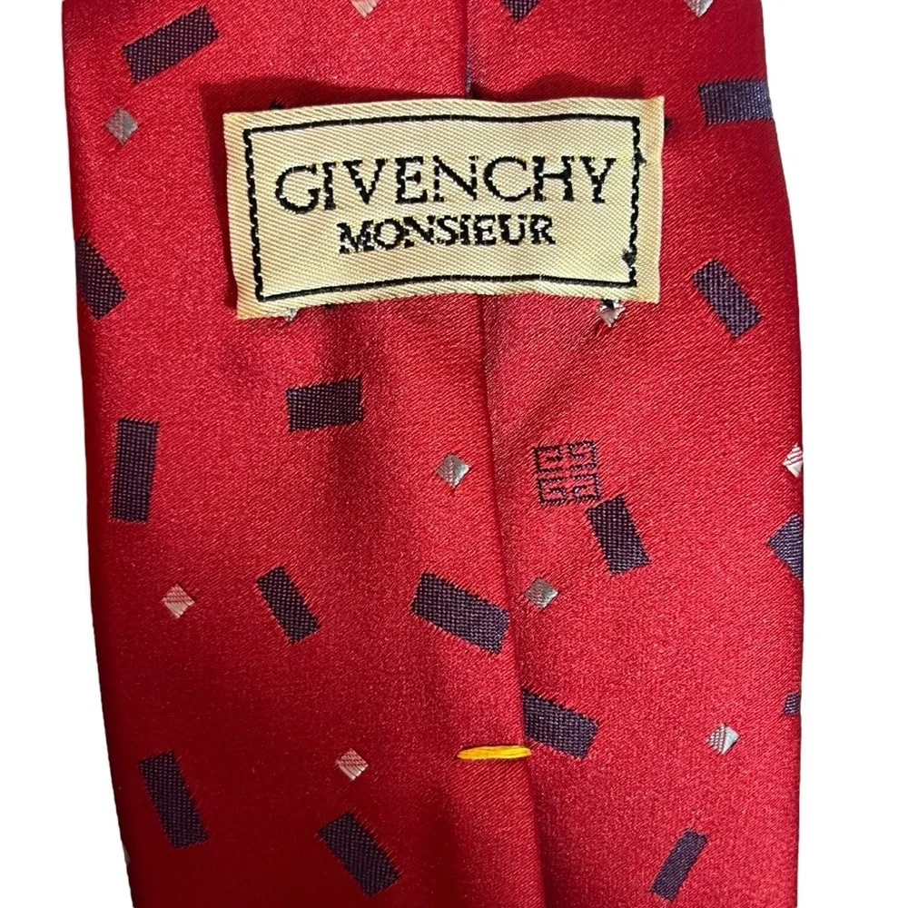 Givenchy very dates loose