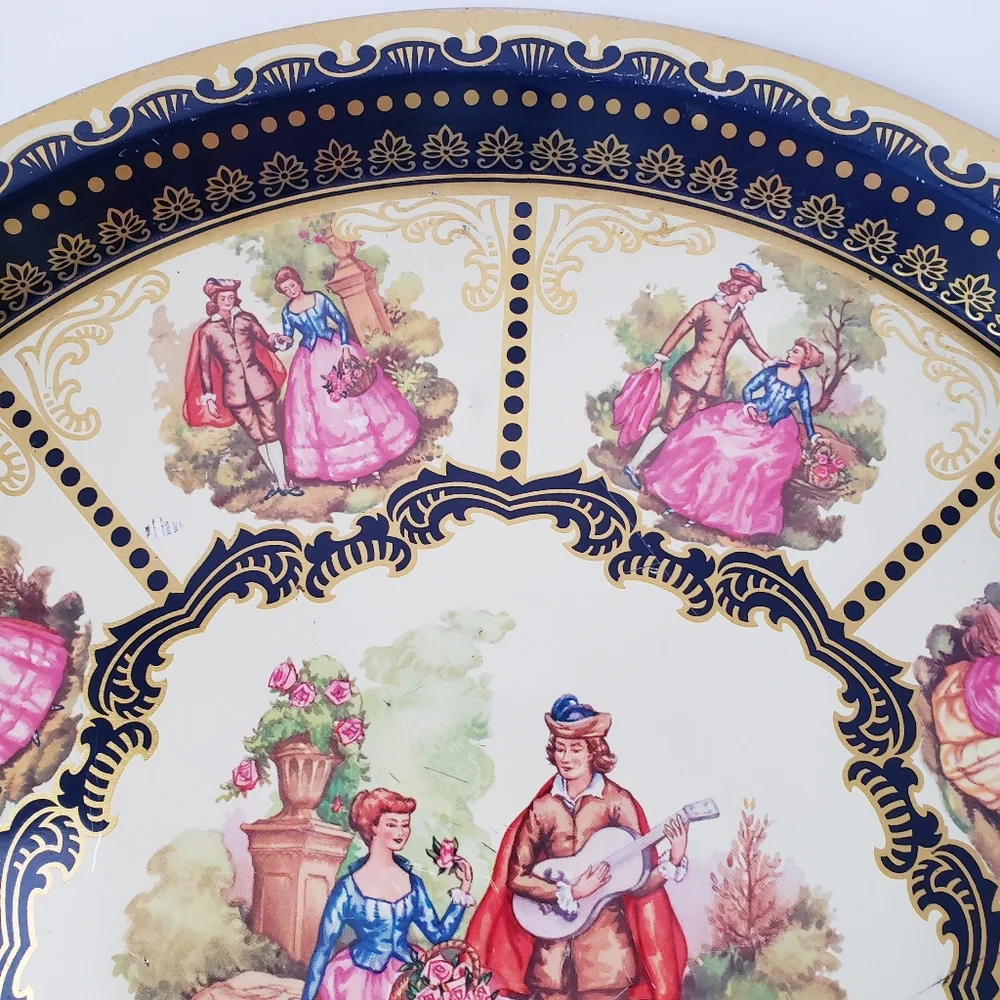 Vintage round serving