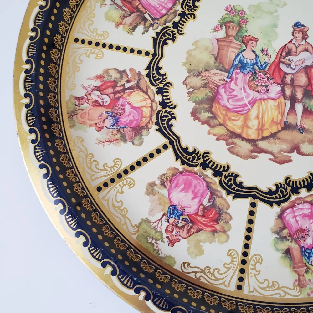 Vintage round serving