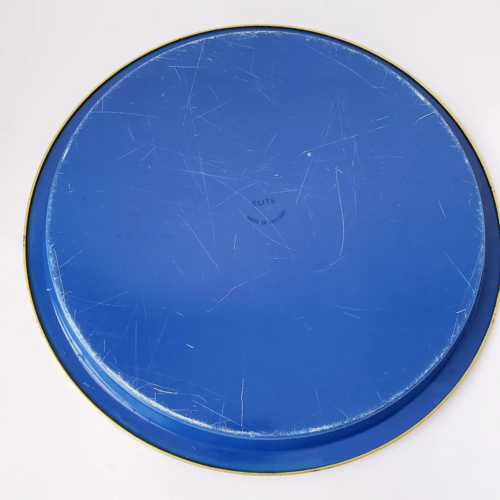 Vintage round serving