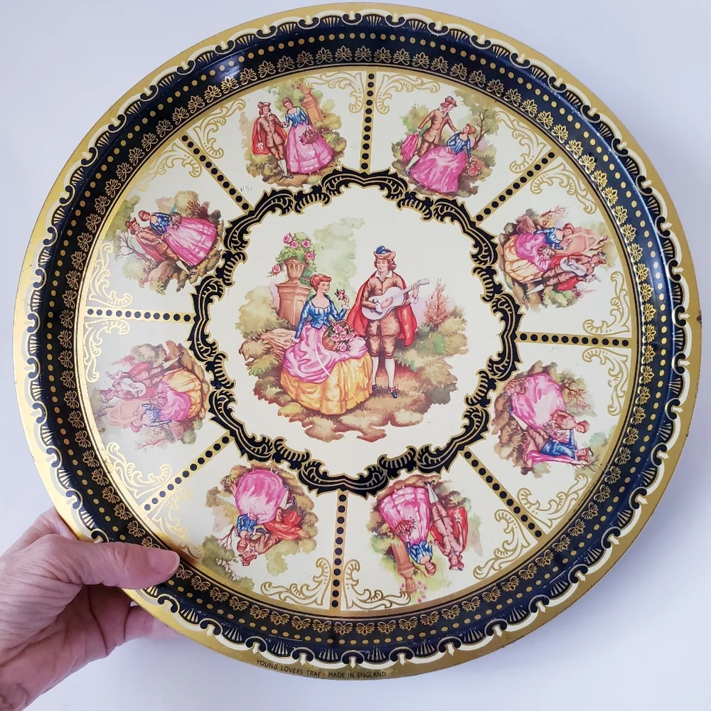 Vintage round serving