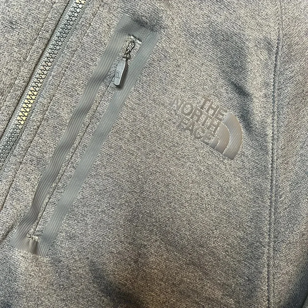 Men’s Gray The North Face Pull over Jacket with zipper Size small