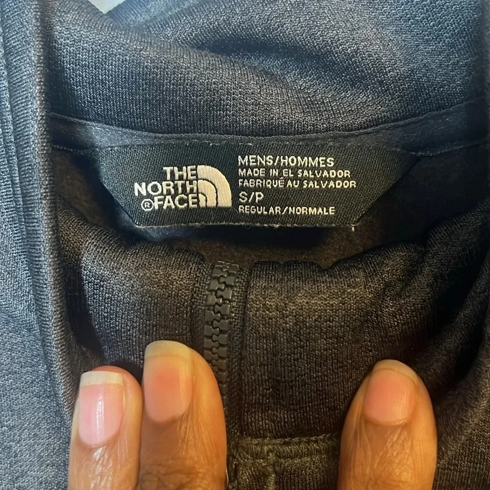 Men’s Gray The North Face Pull over Jacket with zipper Size small