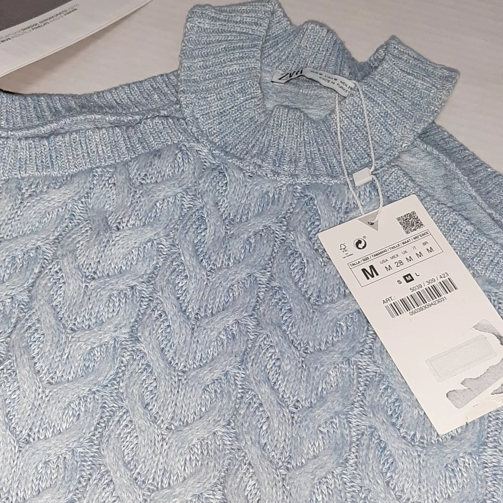 Zara *exposed shoulder