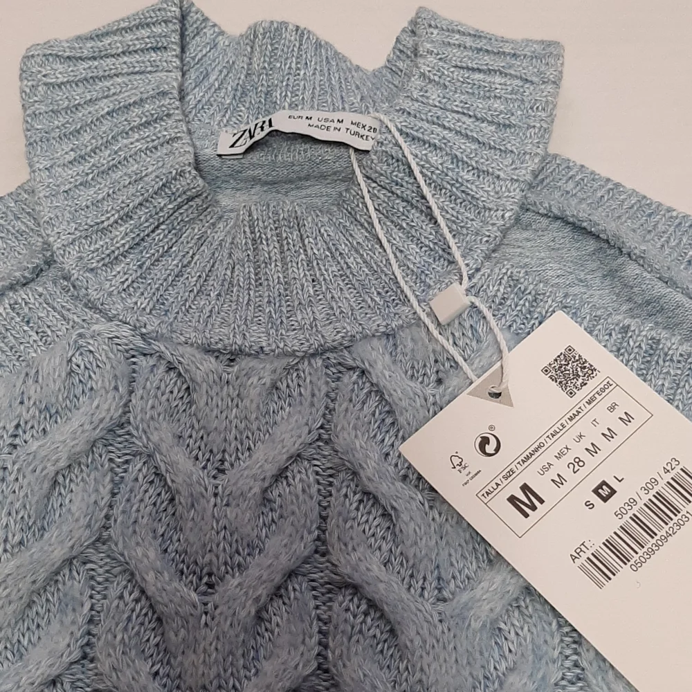 Zara *exposed shoulder