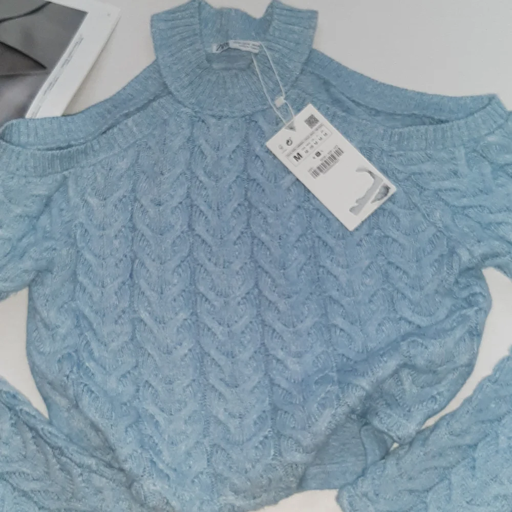 Zara *exposed shoulder