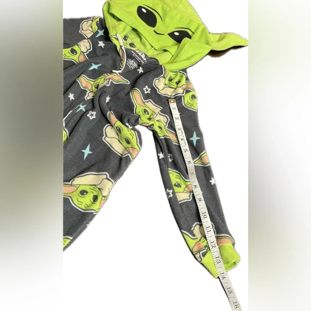 Star Wars Mandalorian Yoda Size 4/5 onesie hood green
