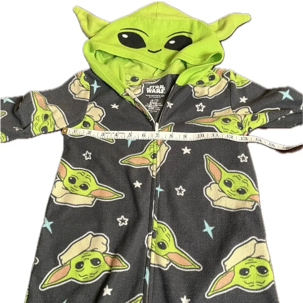 Star Wars Mandalorian Yoda Size 4/5 onesie hood green