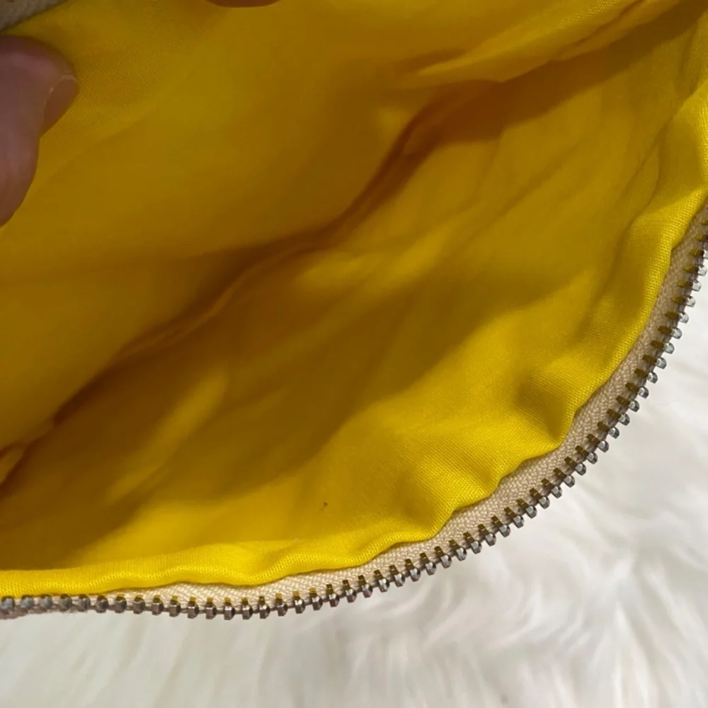 Source Unknown canvas zipper