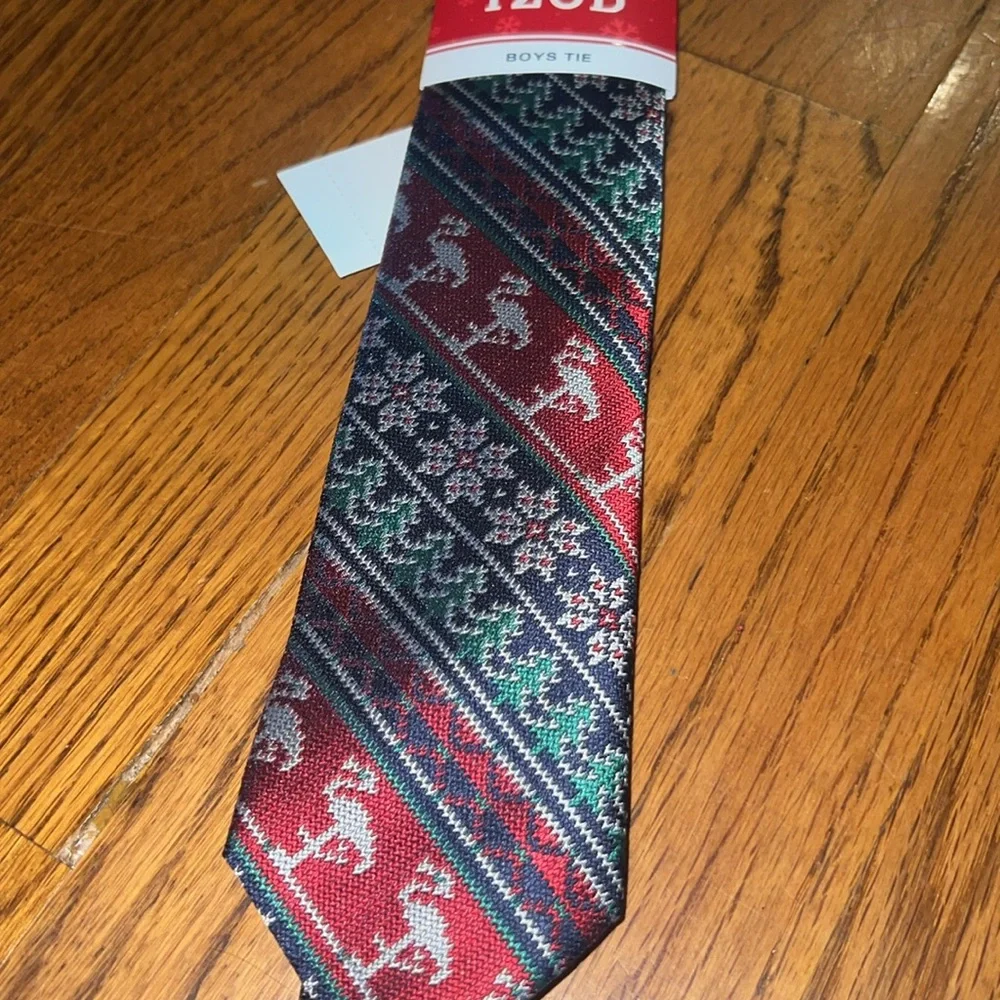 Izod boys Christmas tie BRAND NEW