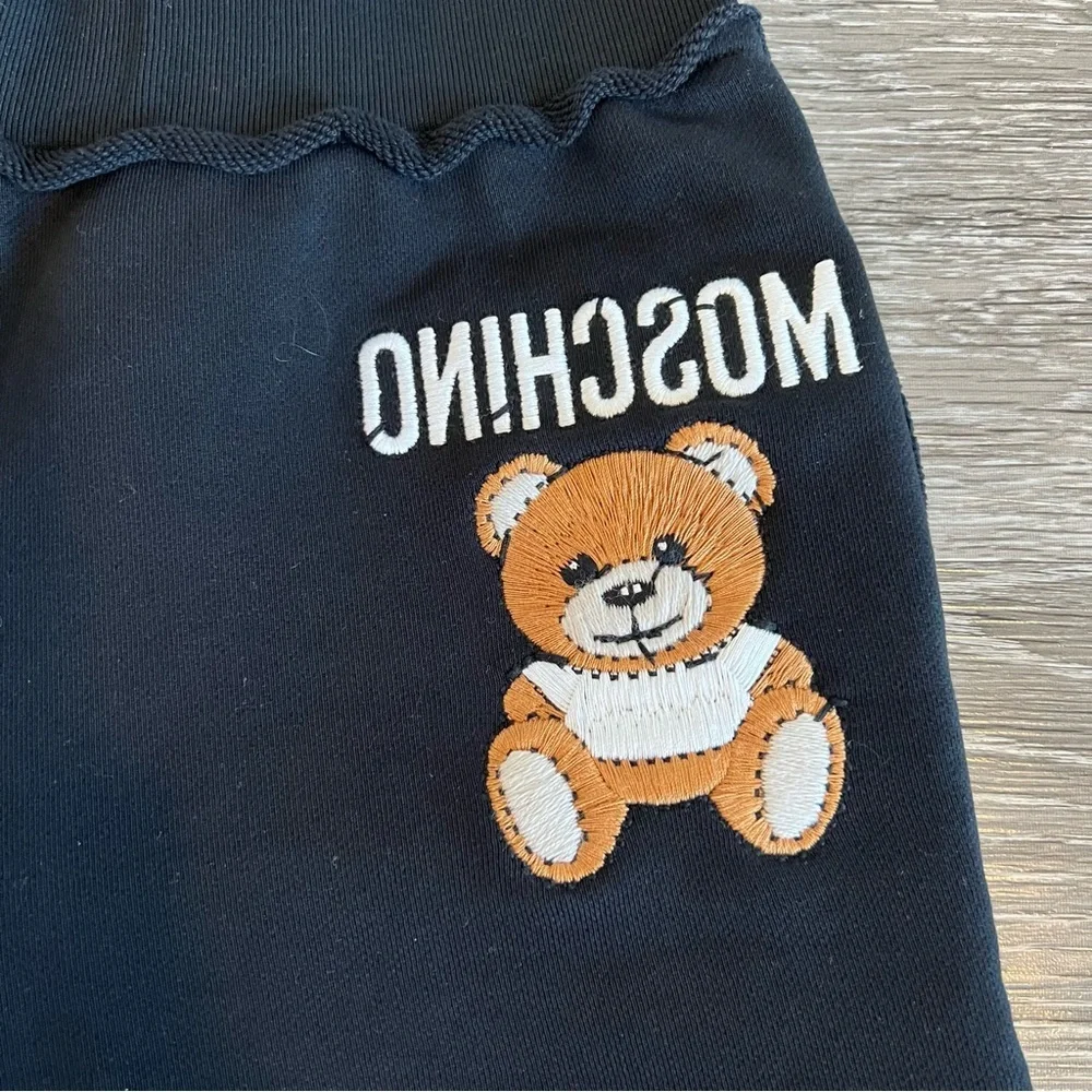 Moschino teddy motif