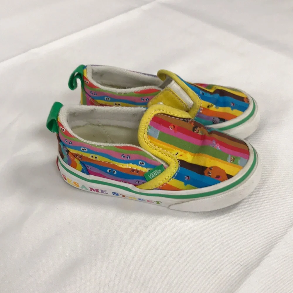 Vans sesame street kids shoe size 6 US