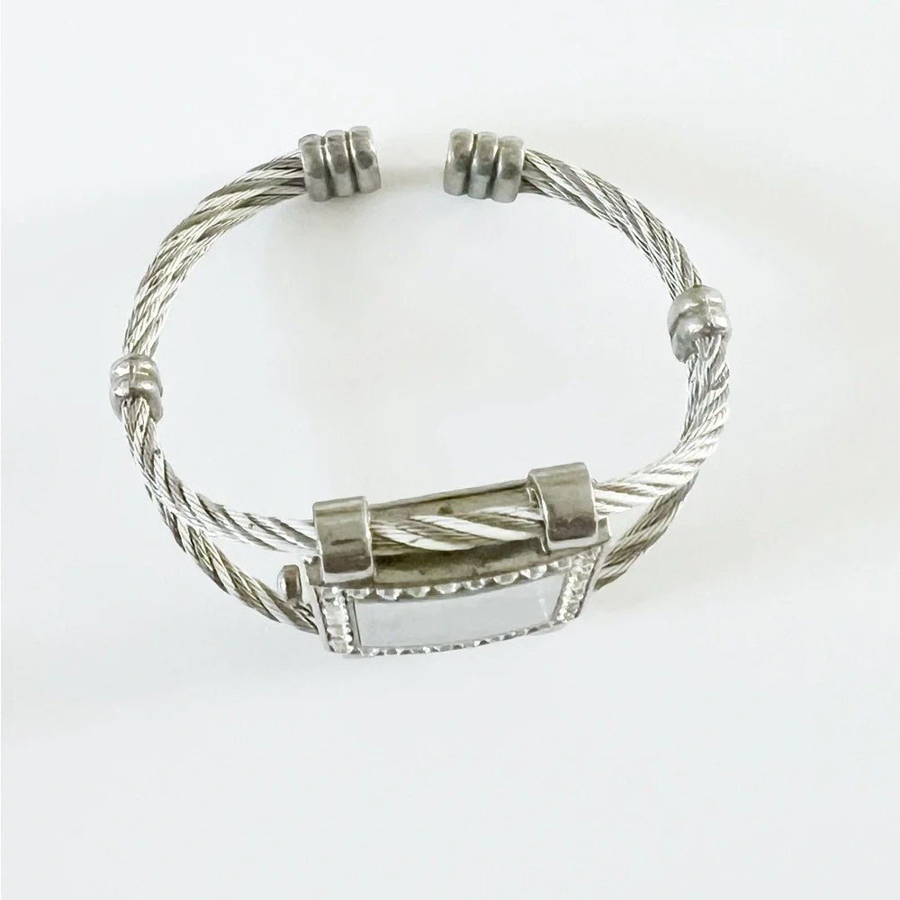 Quartz new watch