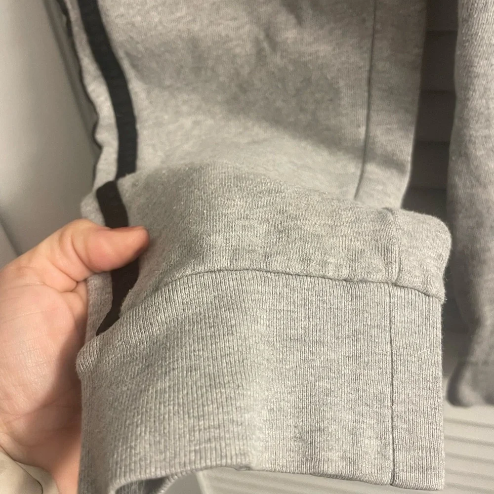 Adidas Boys Medium 10/12 Grey Sweatpants w/Iconic Black Side Stripe Pockets