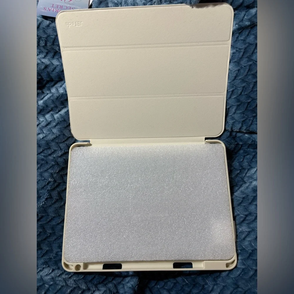 JETech nwt cream