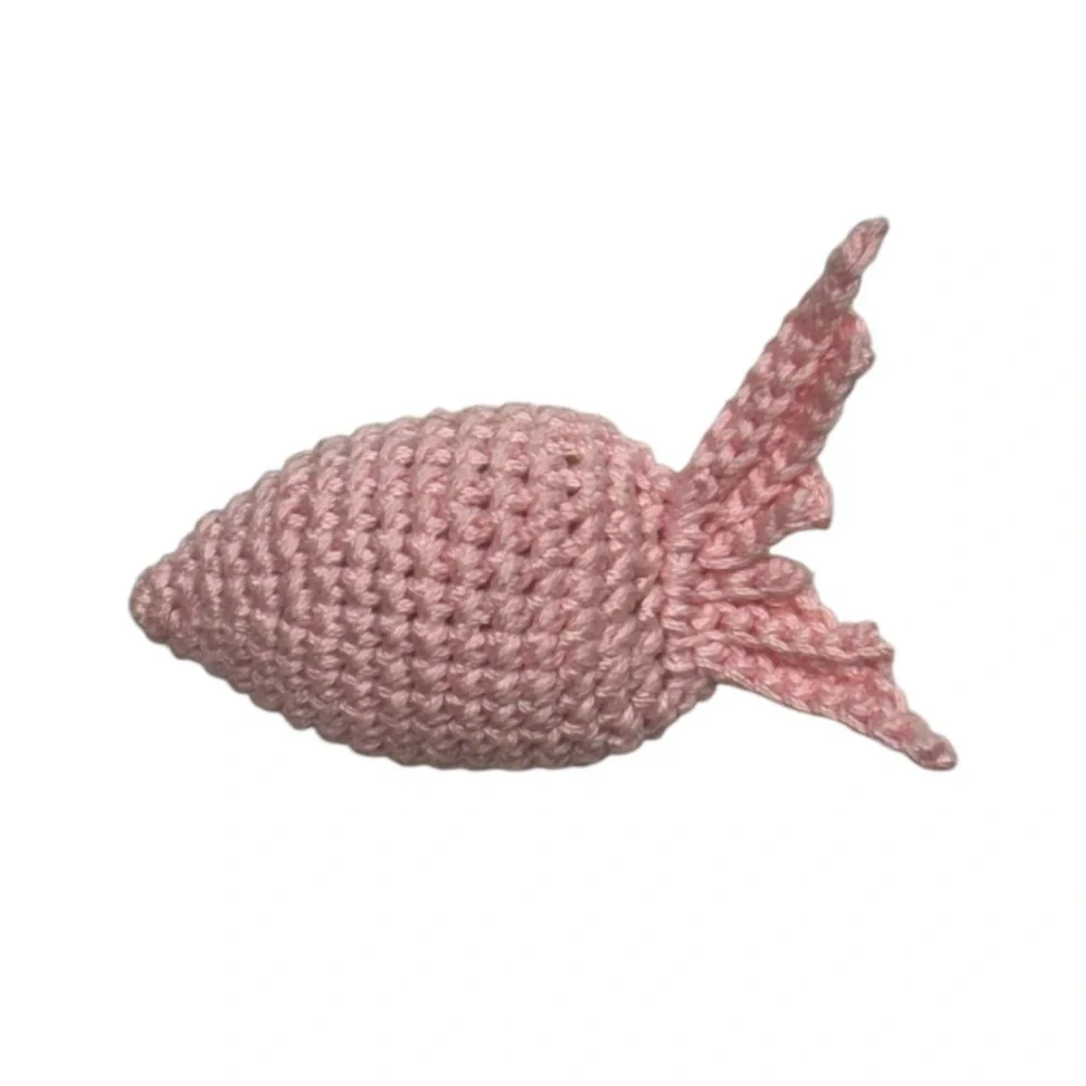 100% handmade crochet fish toy for cats with catnip inside! 100% cotton yarn.