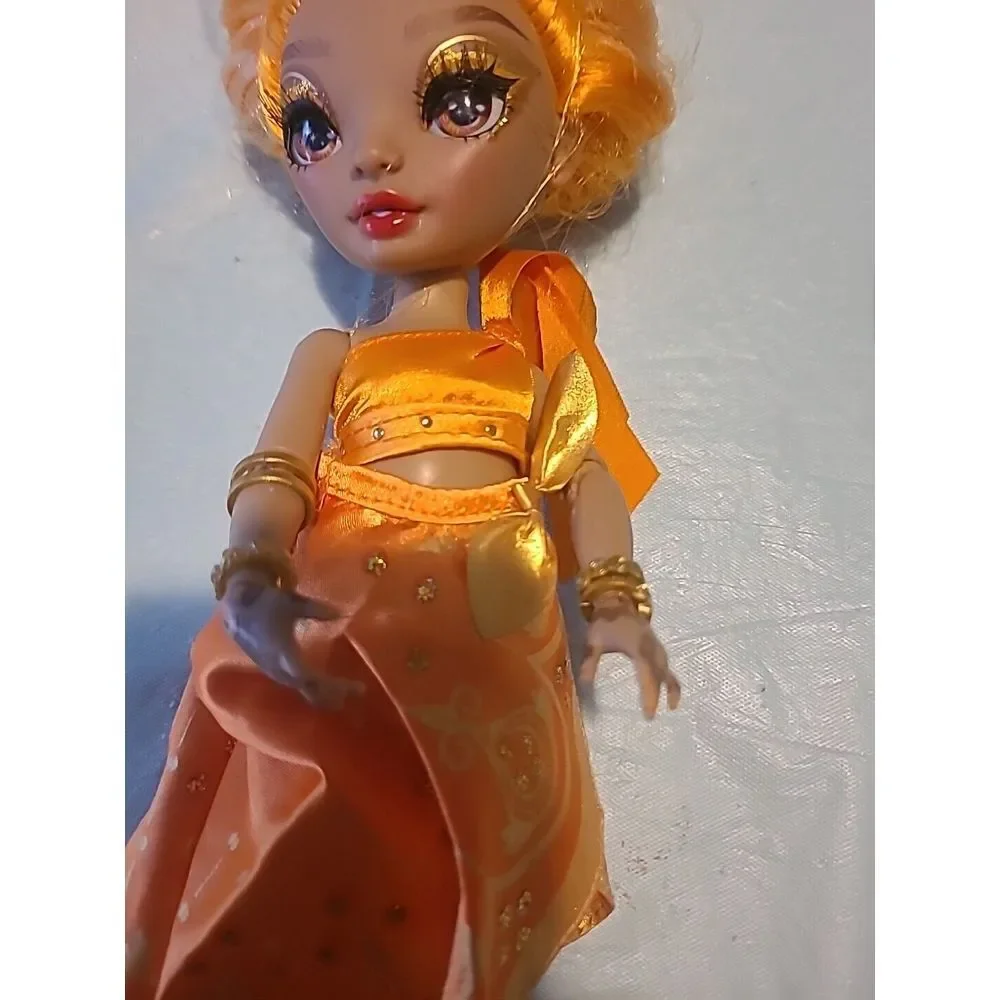 Rainbow High Fashion 2022‎ Meena Fleur Doll 11