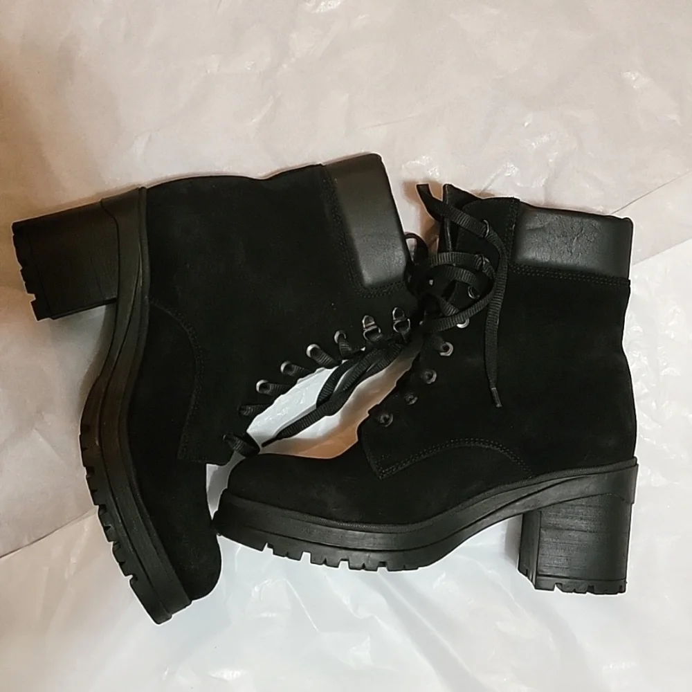 La CANADIENNE suede bootie