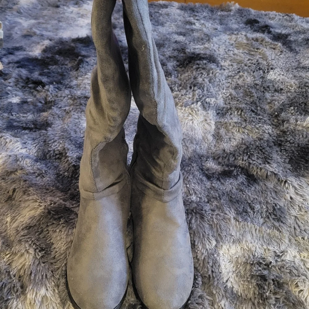 Women's Grey Suede Boots