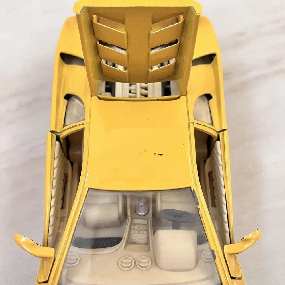 Bburago Lamborghini Diablo 1990 Collection Diecast Model Car 1/24 Yellow Italy