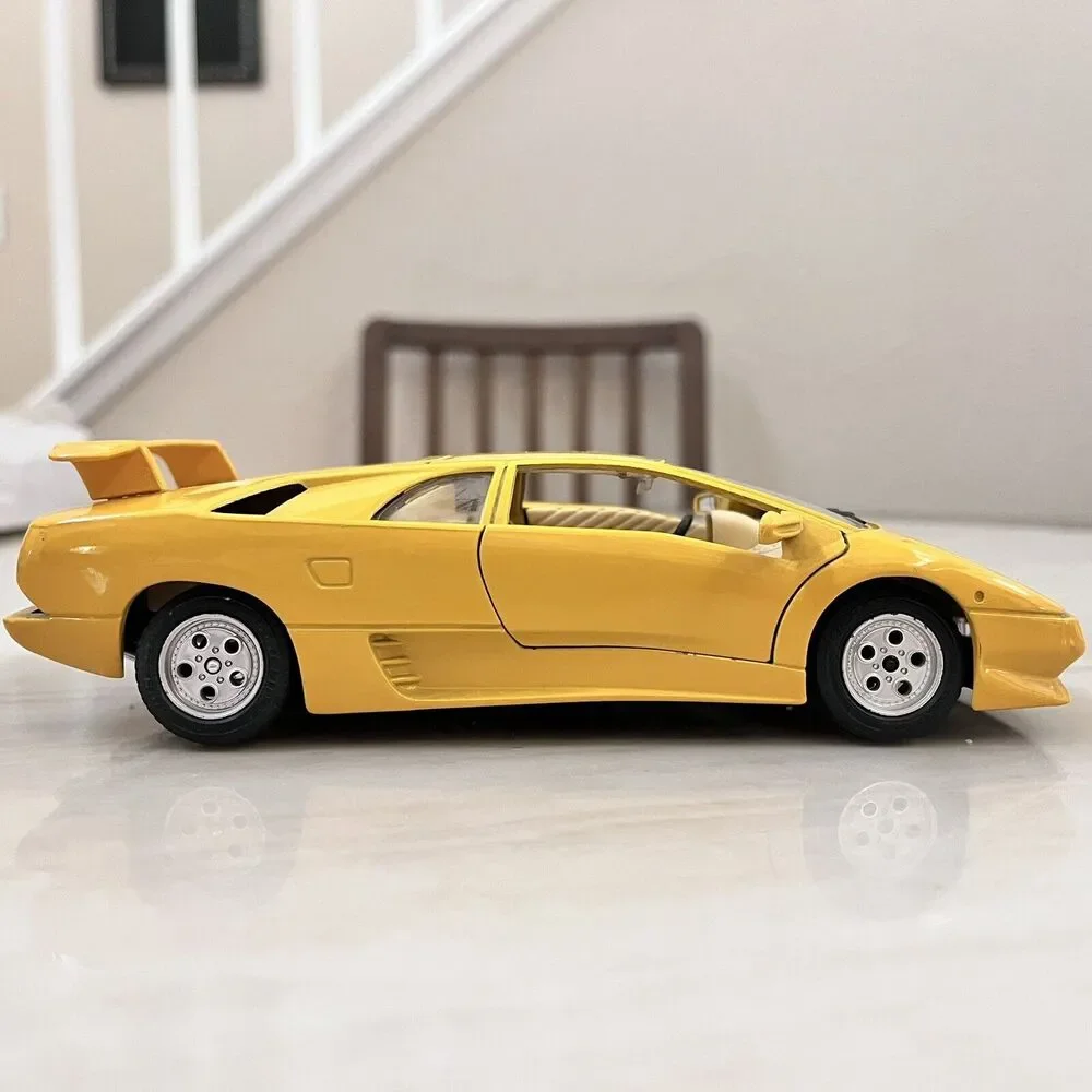 Bburago Lamborghini Diablo 1990 Collection Diecast Model Car 1/24 Yellow Italy