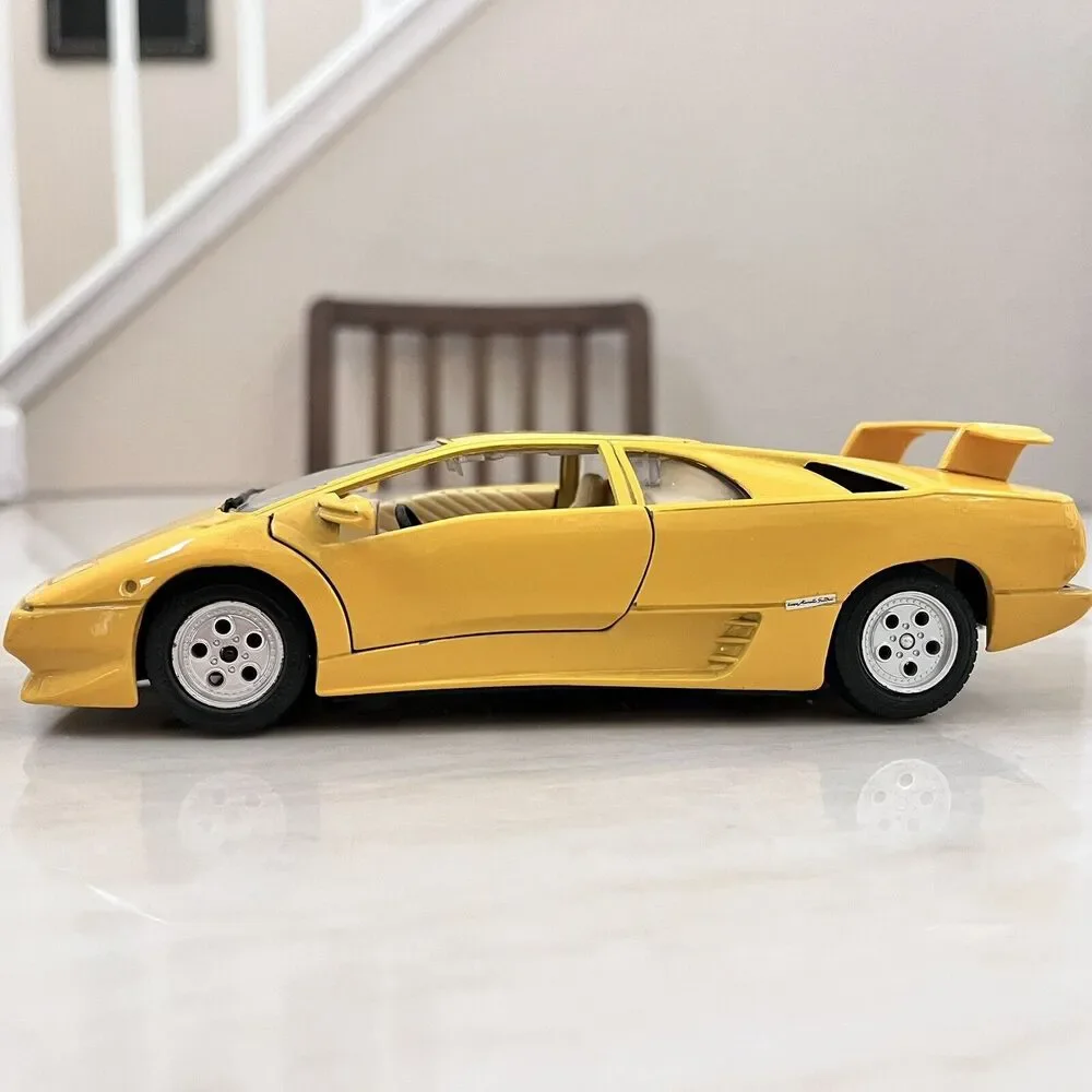 Bburago Lamborghini Diablo 1990 Collection Diecast Model Car 1/24 Yellow Italy