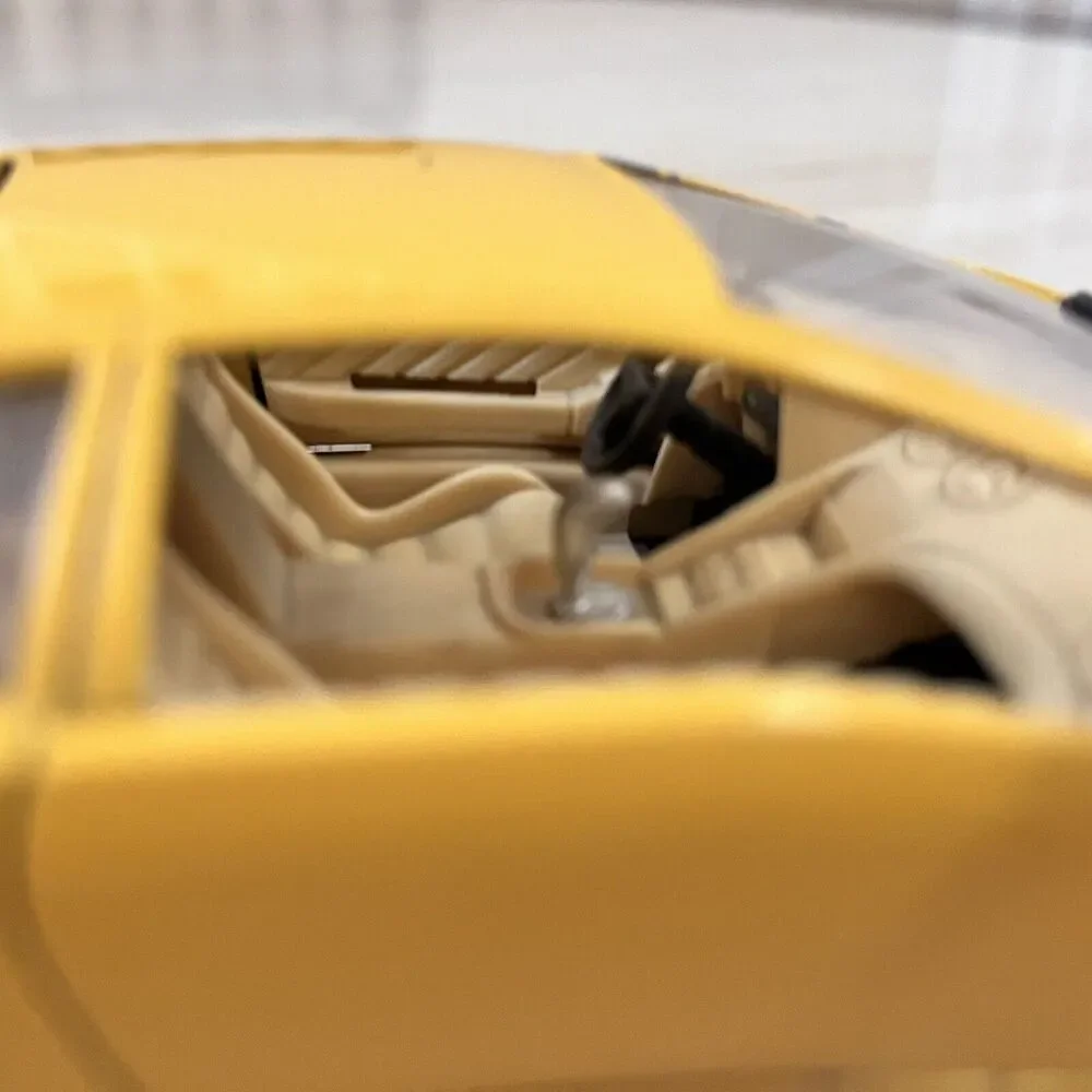 Bburago Lamborghini Diablo 1990 Collection Diecast Model Car 1/24 Yellow Italy