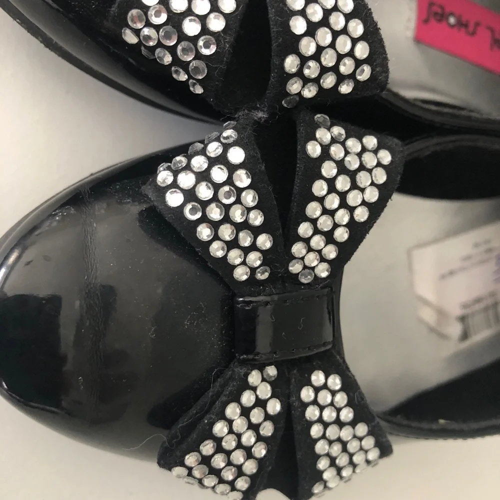 Rachel Shoes sparkling features patent