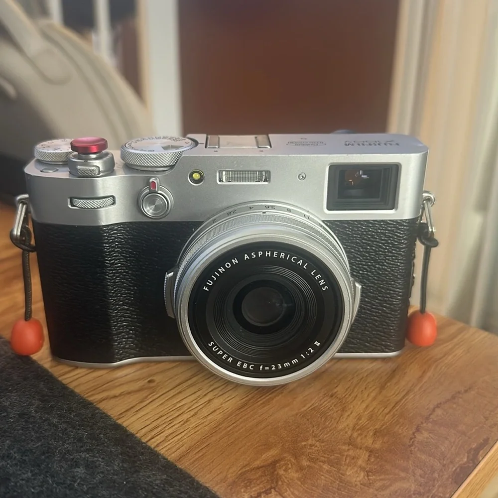 Fujifilm selling x100v