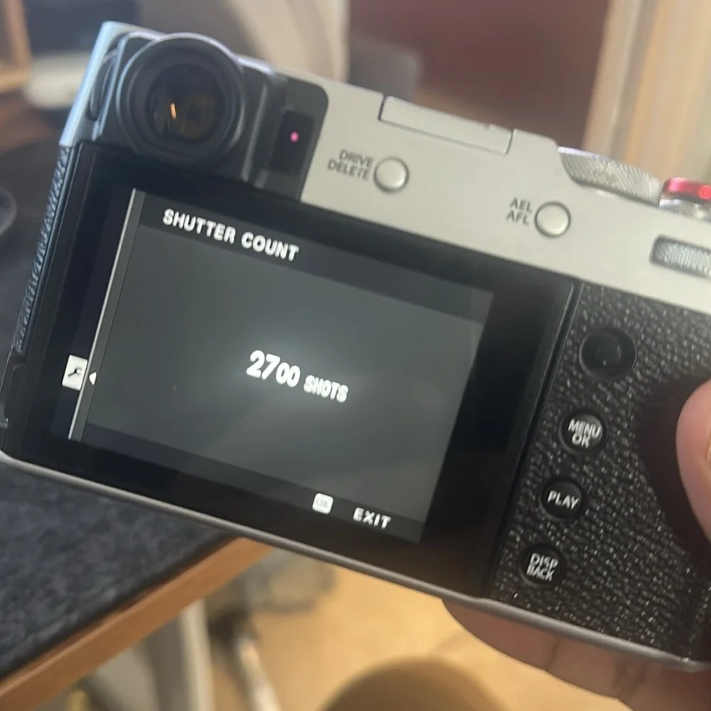 Fujifilm selling x100v