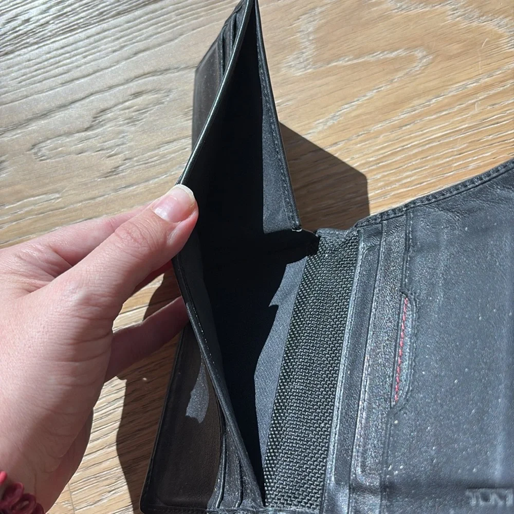 Tumi black men’s