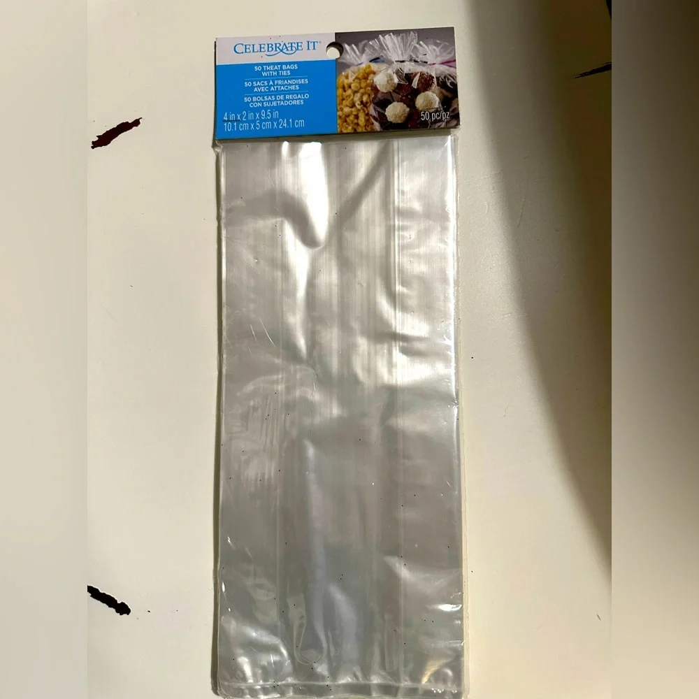 CELEBRATE IT 50 TREAT BAGS W/ TIES 9.5”x4”x2” CLEAR RECTANGLE GIFT WRAP SEALED