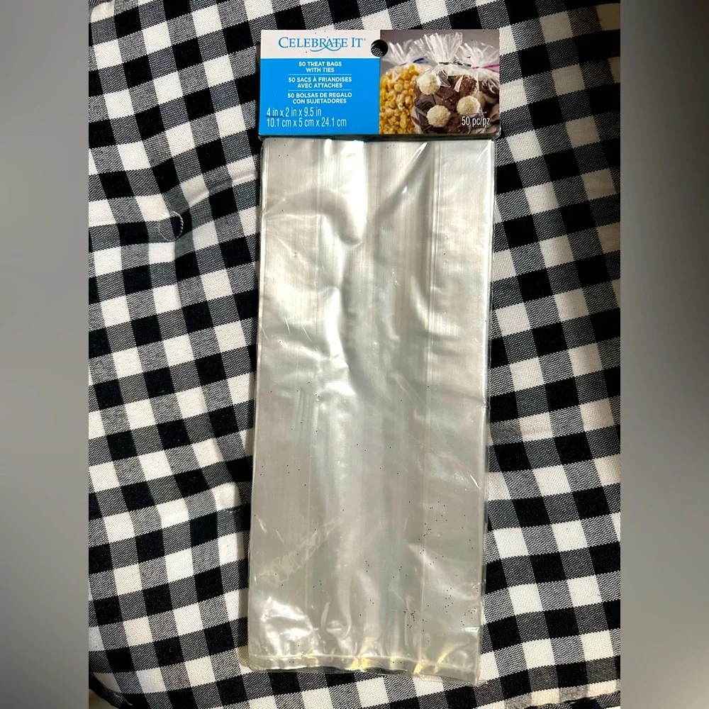 CELEBRATE IT 50 TREAT BAGS W/ TIES 9.5”x4”x2” CLEAR RECTANGLE GIFT WRAP SEALED