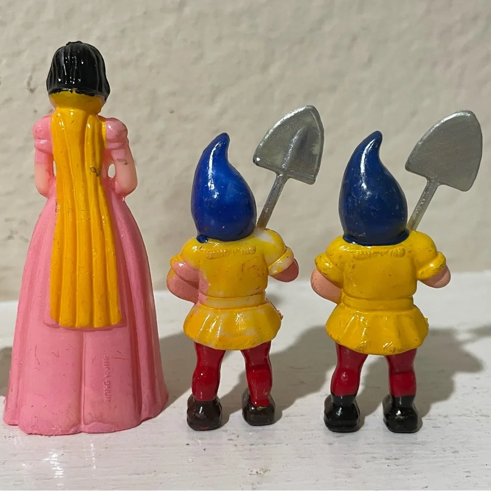 Disney characters snow