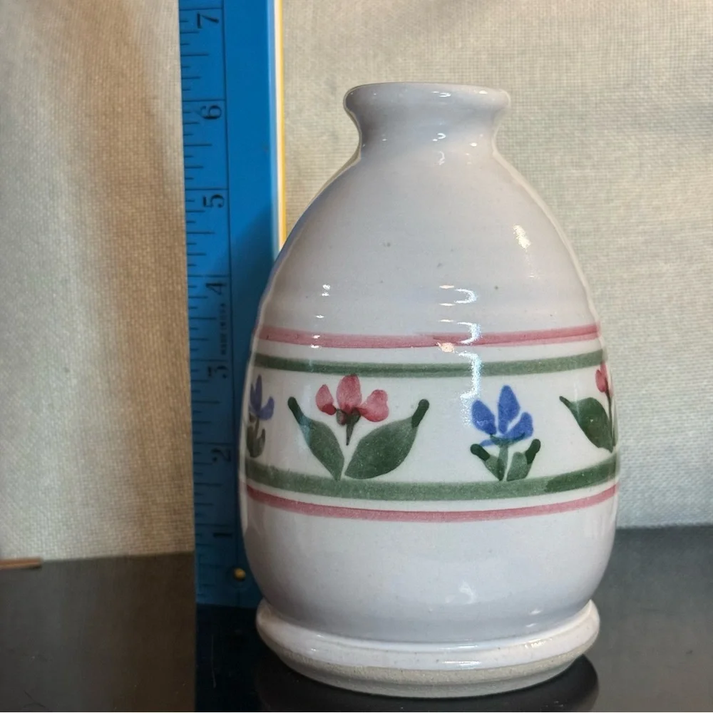 Art Pottery VTG White Bud Vase with Flowers Floral Design Signed MMP 93