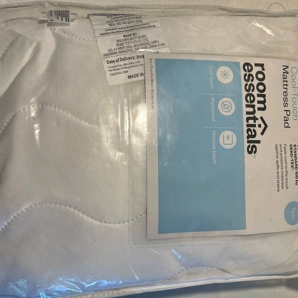 Room Essentials Cool Touch Mattress Pad Twin size