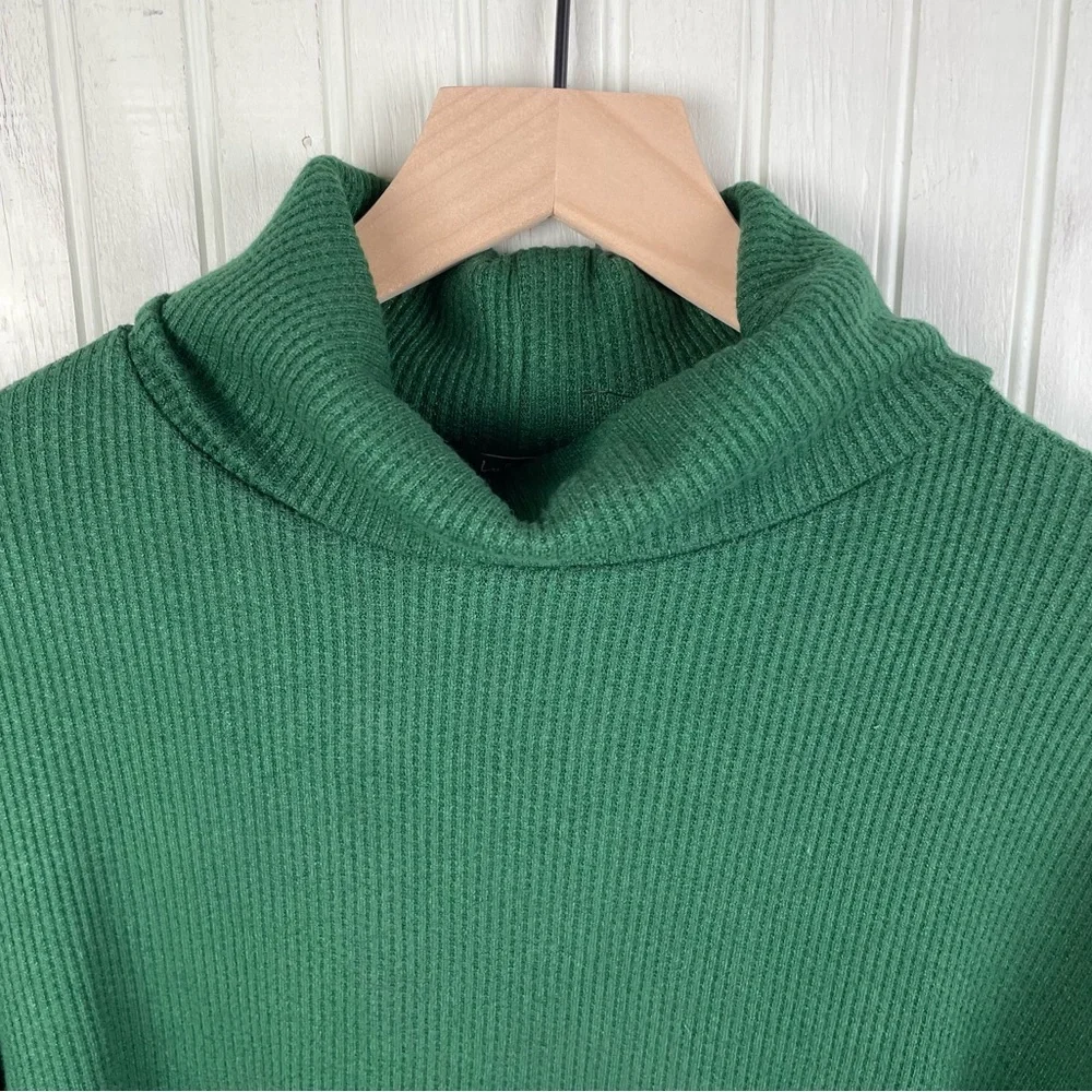 Lulus seasonal essential