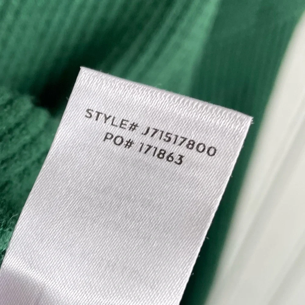 Lulus seasonal essential