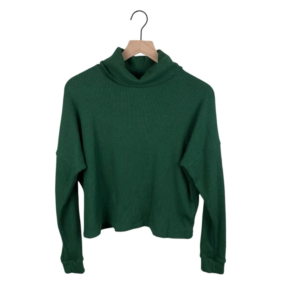 Lulus seasonal essential