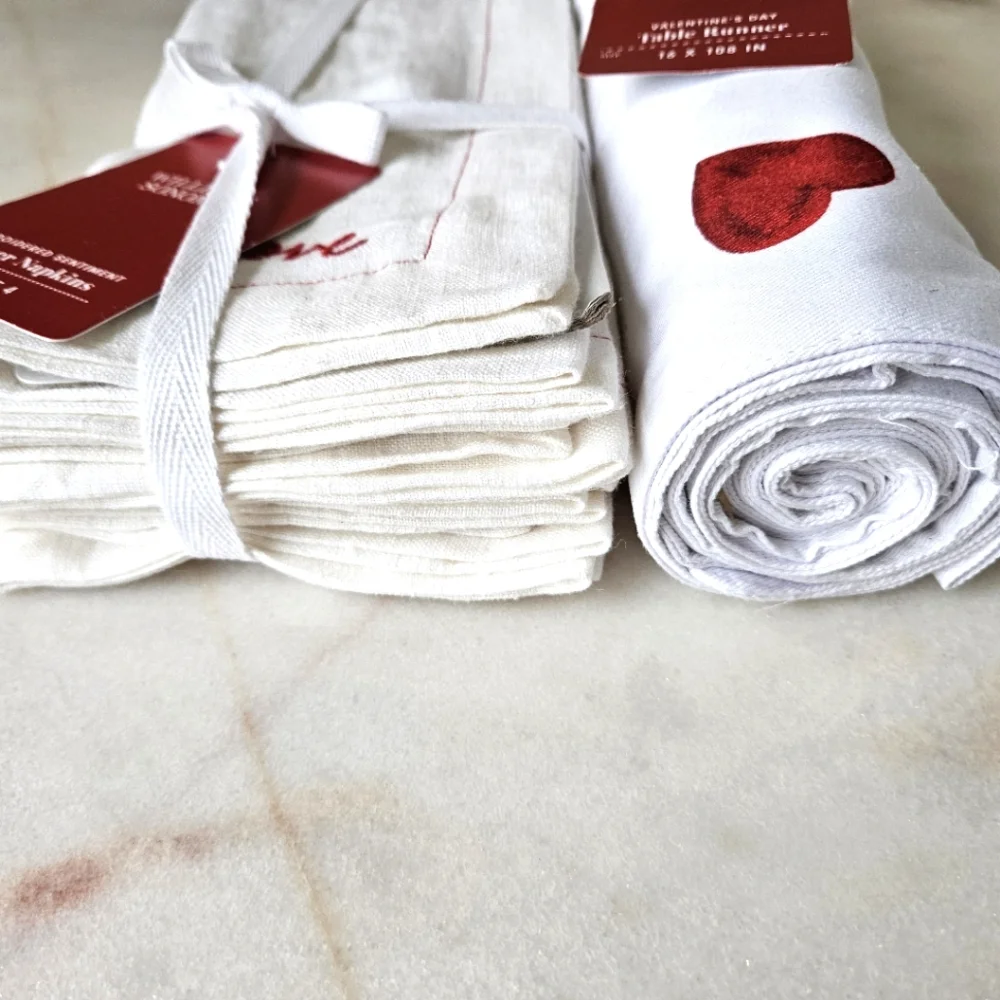 Williams Sonoma Valentine's table runner and napkins