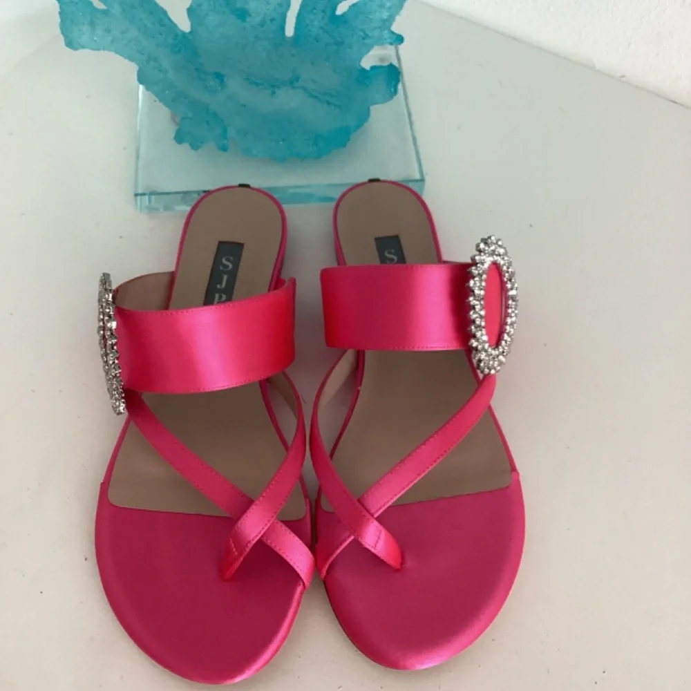 REDUCED SJP Sandals Flats 38.5 Pink Thong Rhinestones Leather Crystal Embellish