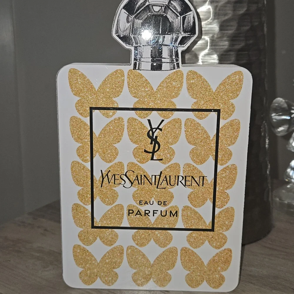 Yves Saint Laurent comment below