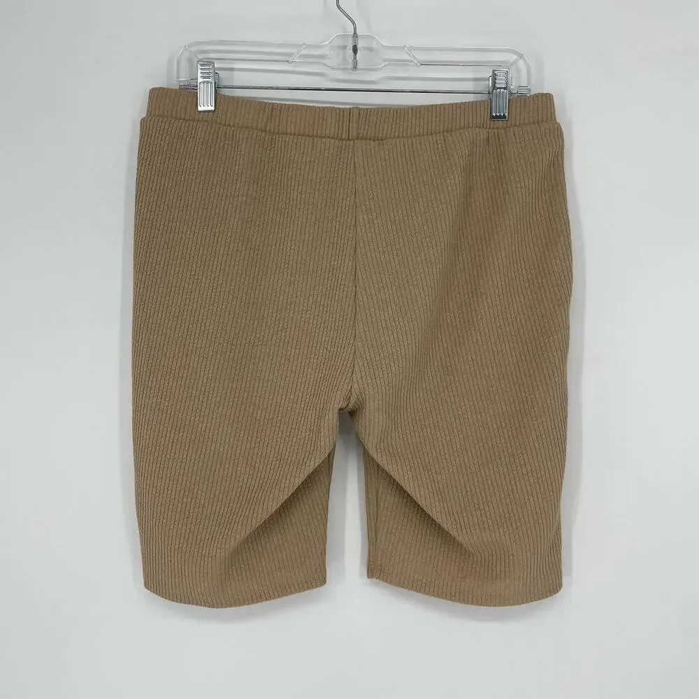 Fashion Nova flat short