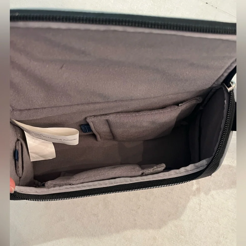 Vintage Y2K style Kodak camera, lense, accessories case bag. GUC!